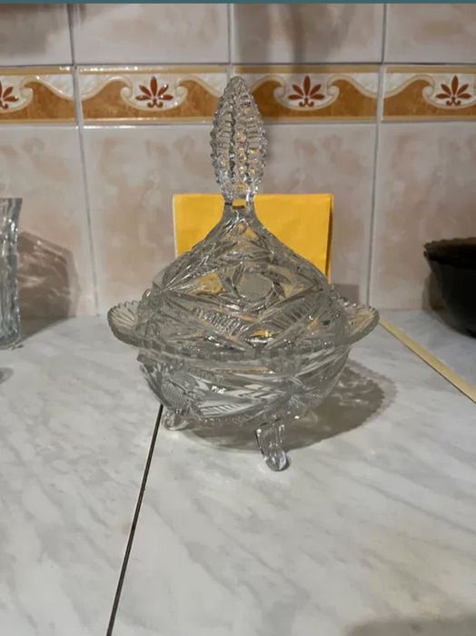 Продам конфетницу с крышкой,хрусталь . Менажница
