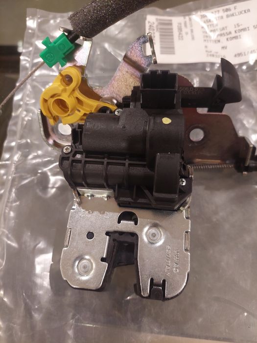 Брава  за багажник VW PASSAT B8 Комби 3G0.827.506.D 02S