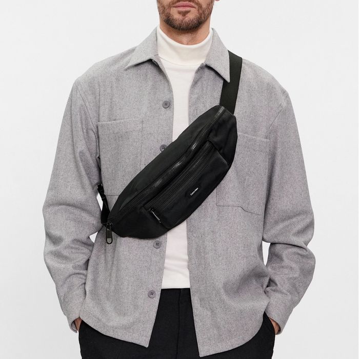 Мъжка чанта банан Calvin Klein K50K511368