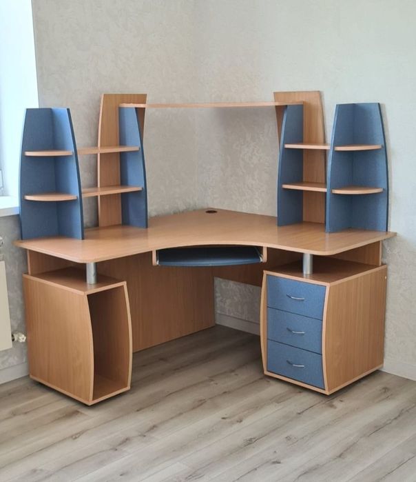 Стол. Компьюртерный