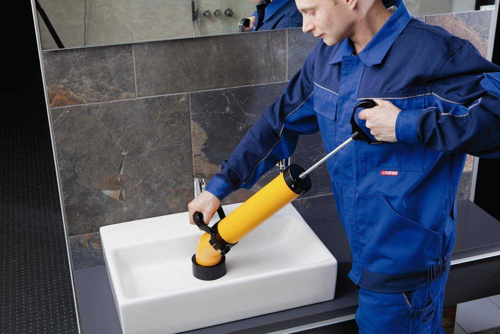 Чистка прочистка труб канализации устранение засоров услуги сантехника