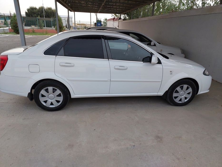 Gentra avtomashina sotiladi