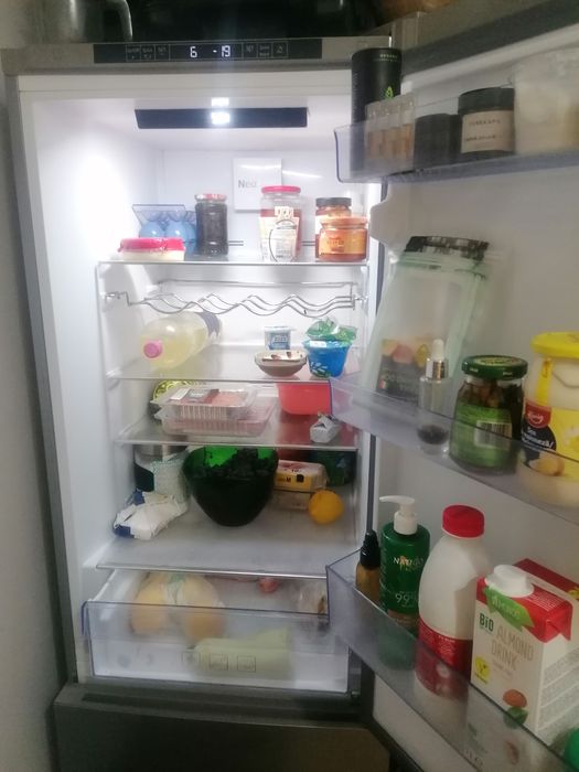 Frigider  gri Beko ProSMartInverter, Neofrost, pret 900 lei