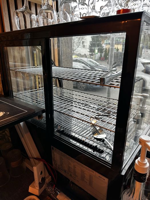 De vanzare vitrina rece marca METRO 100L (aproape noua)