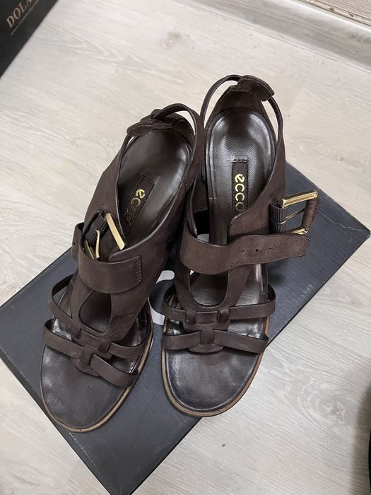 Продаю босоножки ECCO
