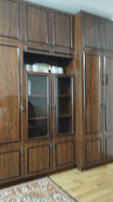 продас стенку 5 секций полированая