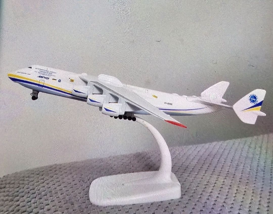 Macheta metalica avion antonov mriya 225 noua 21 cm