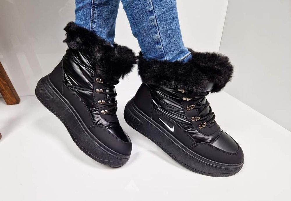 Дамски зимни апрески