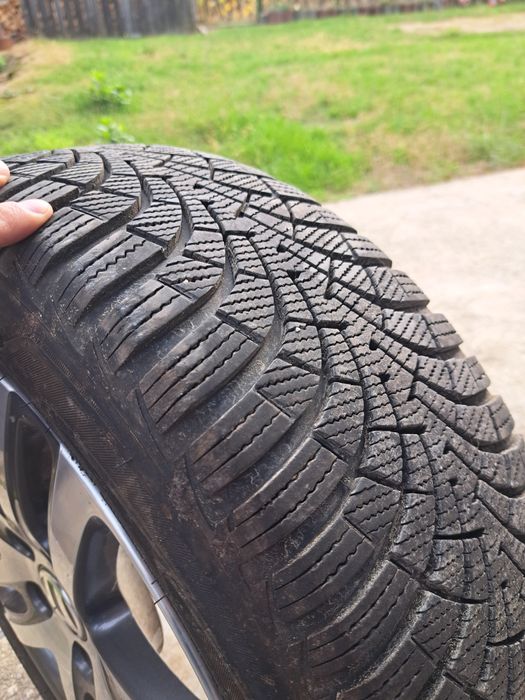 Vand anvelope iarna GOODYEAR ug8 205 55 R16 foarte bune. Dot 2022