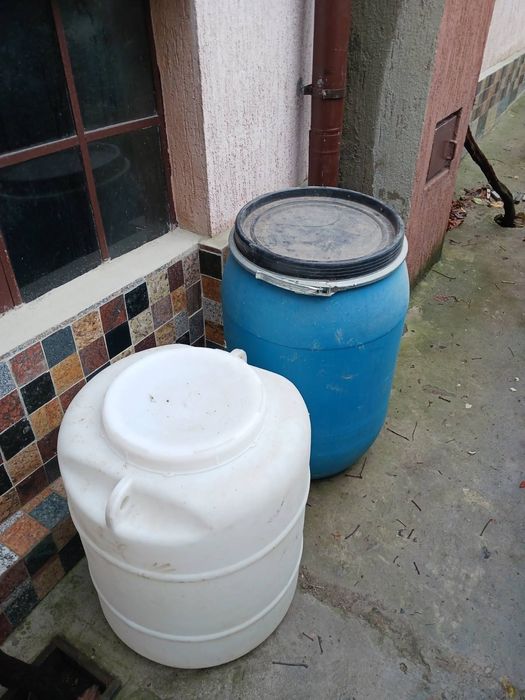 Продавам бидони.