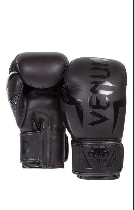 Боксерские перчатки Venum