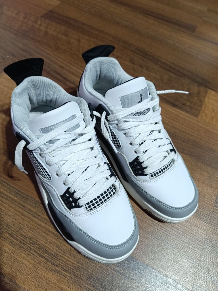 Jordani 4 Military Black
