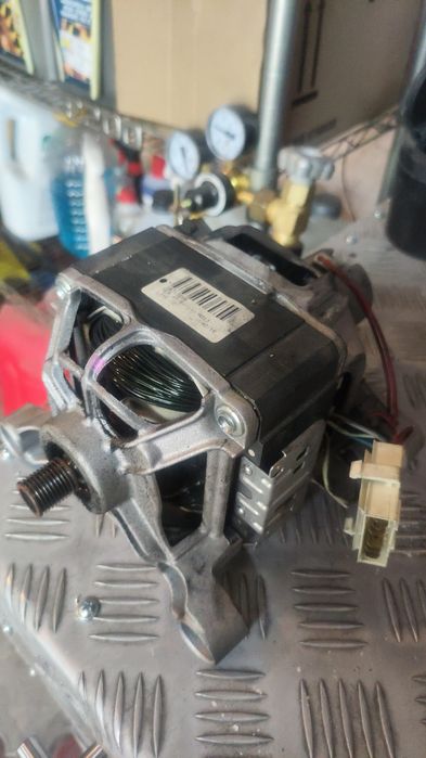 Мотор от стиральной машины Indesit