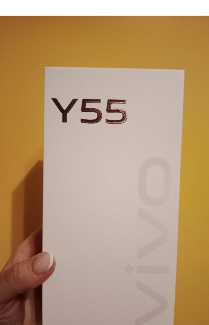 Продам телефон новый Vivo Y55