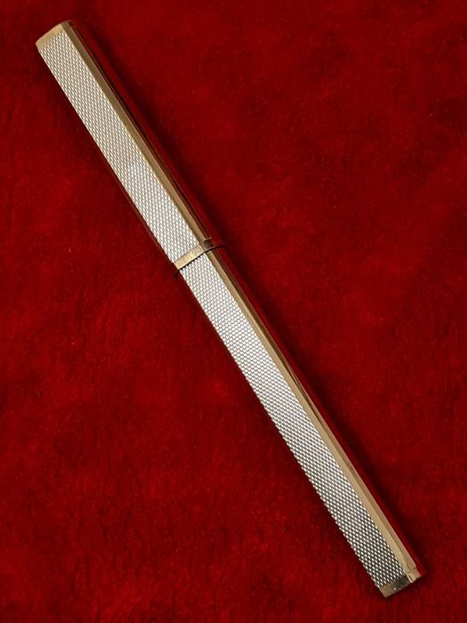 Classic Dress Dunhill Gemline