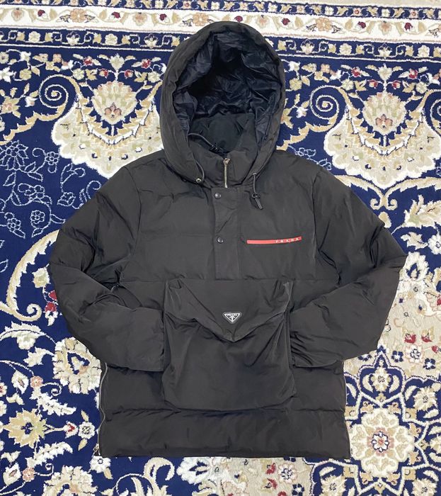 Продаю зимнюю куртку Prada