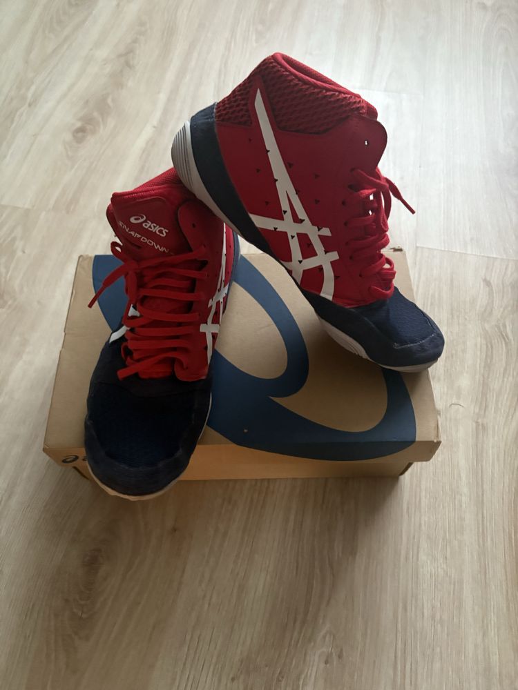 Борцовки asics (като нови)