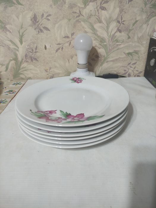 Продам чехословацкие большие тарелки под торты