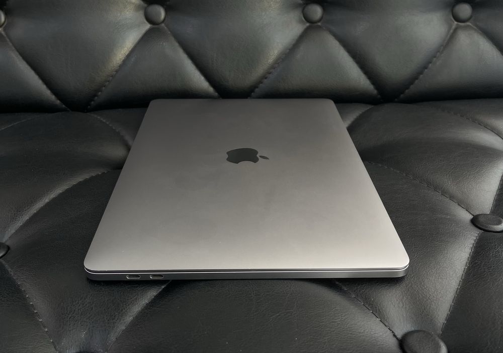 Apple MacBook Pro 2019 в хорошем состояние