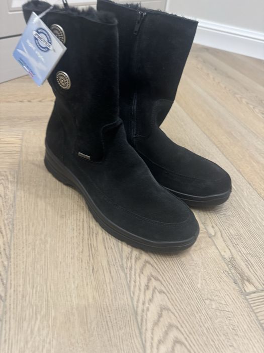 Продам зимние сапоги