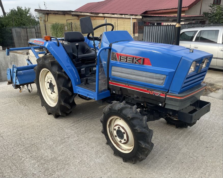 Tractor japonez Iseki TA227 4x4 servo freza de sol