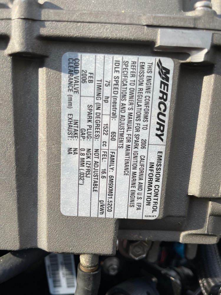 Barca de vânzare cu motor si peridoc