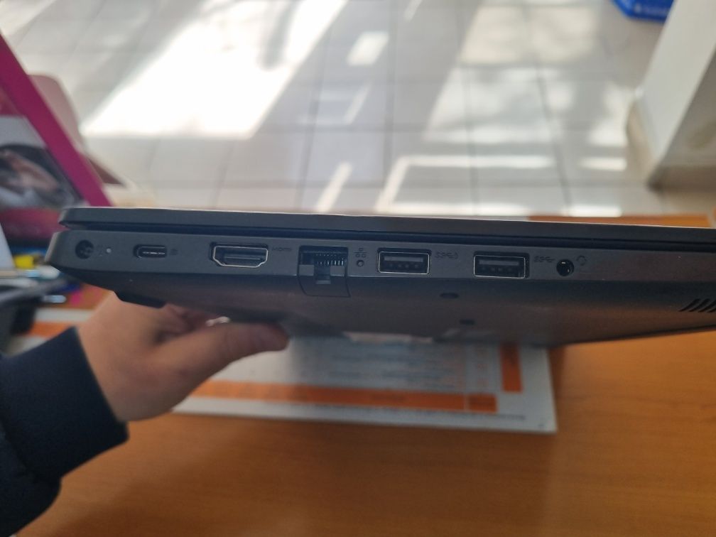 Laptop Deel I5 8265U