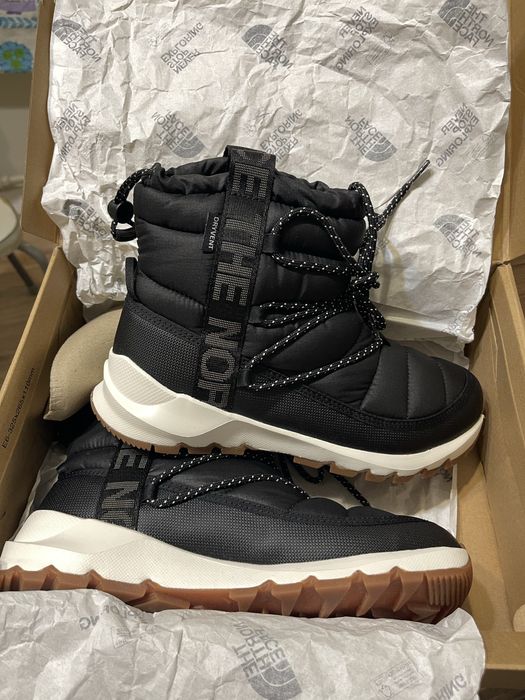 Продам ботинки/ кроссовки женские