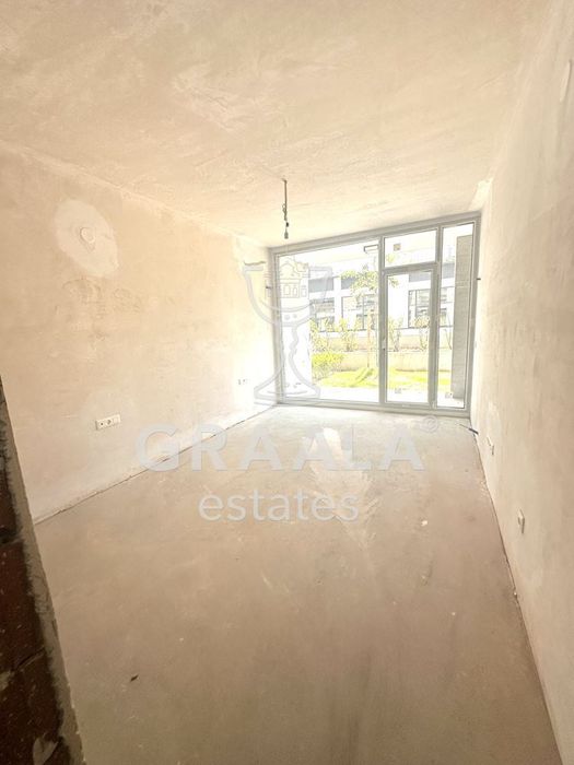 Жилище с усещане за къща в луксозен комплекс!