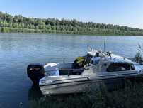 Vând barcă cu cabină , motor Mercury 110 hp