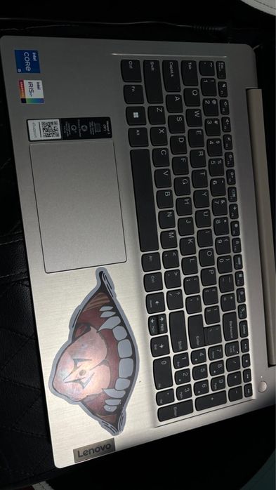 Vând Laptop Lenovo IdeaPad3