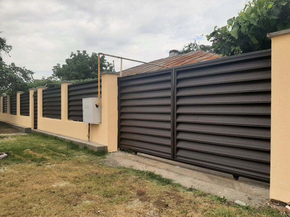Porți garduri tip jaluzea