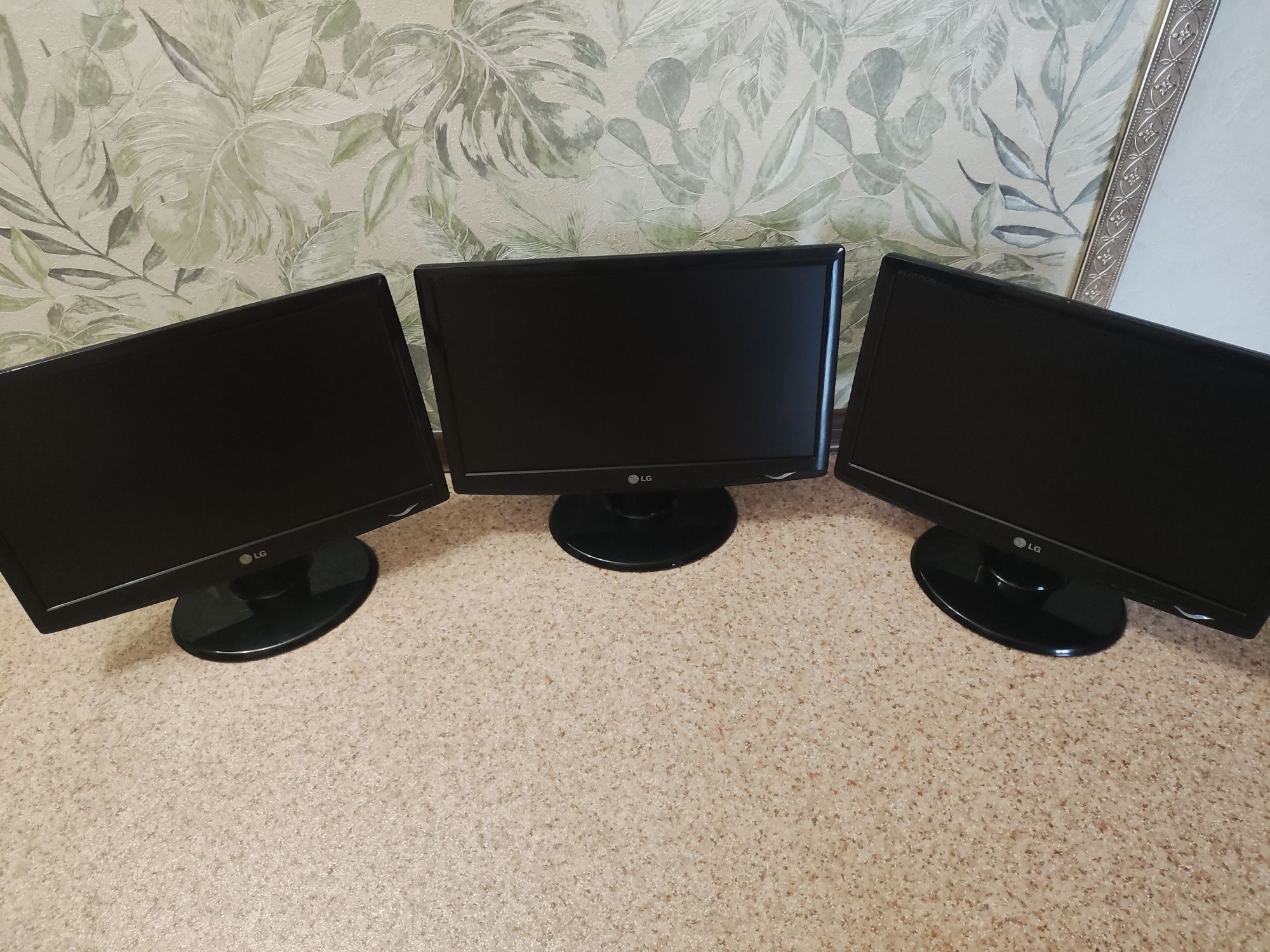 Продам широкоформатные LCD-мониторы LG W1943C . 18.5''