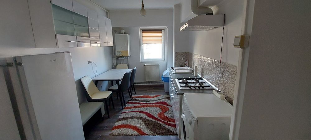 Vand apartament 3 camere decomandat. Schimb cu apartament in Cluj .