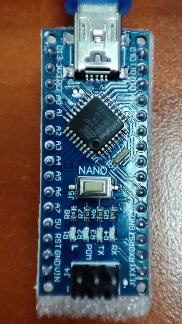 Arduino Nano + mini-USB кабель.