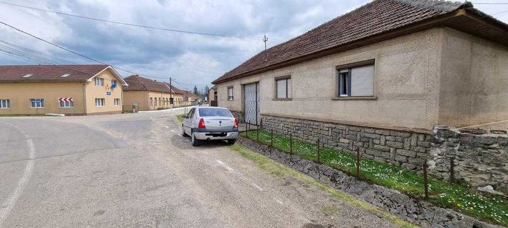 Vand casa loc. Pomezeu central