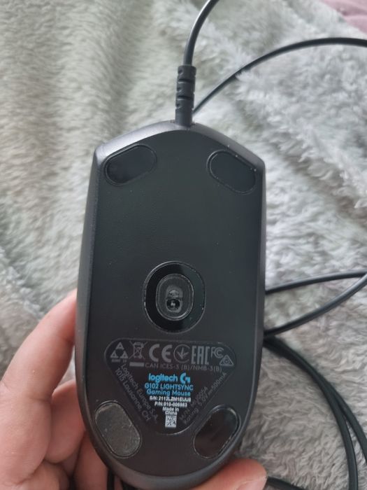 Vând tastatura si mouse Logitech .