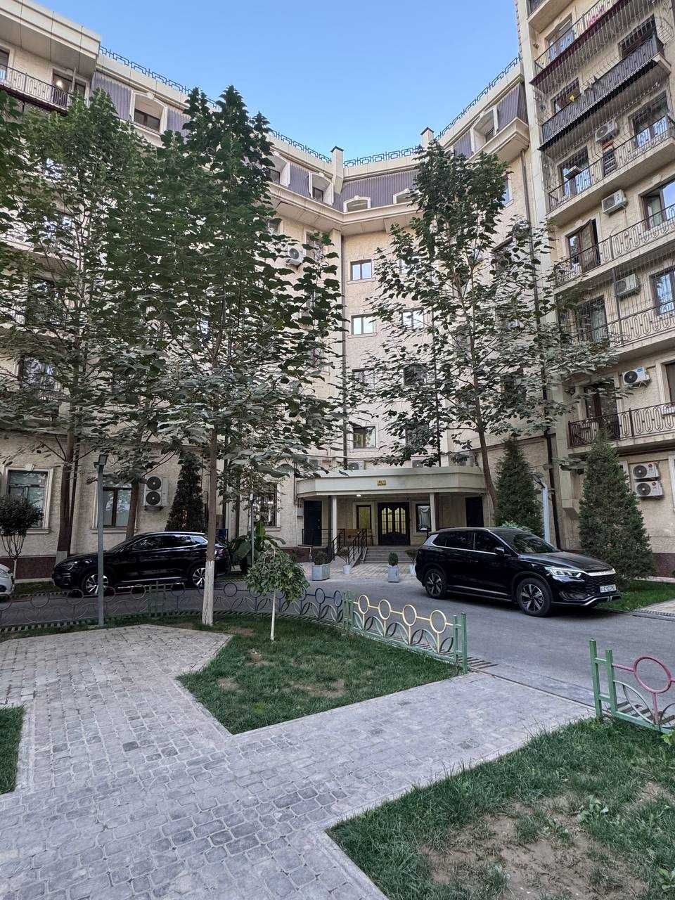 V1349 ПРОДАЕТСЯ 4/5/8 110м2 на: Улица Амира Темура