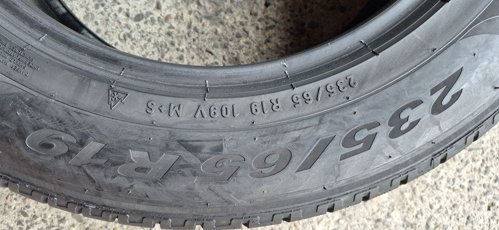 4 anvelope iarna Pirelli 235/65/19.Pretul este pe bucata