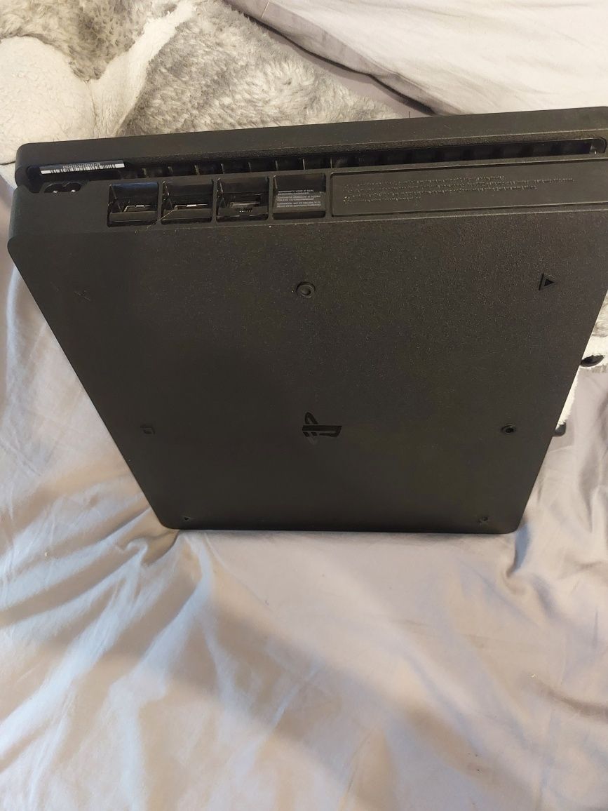 Playstation 4 slim