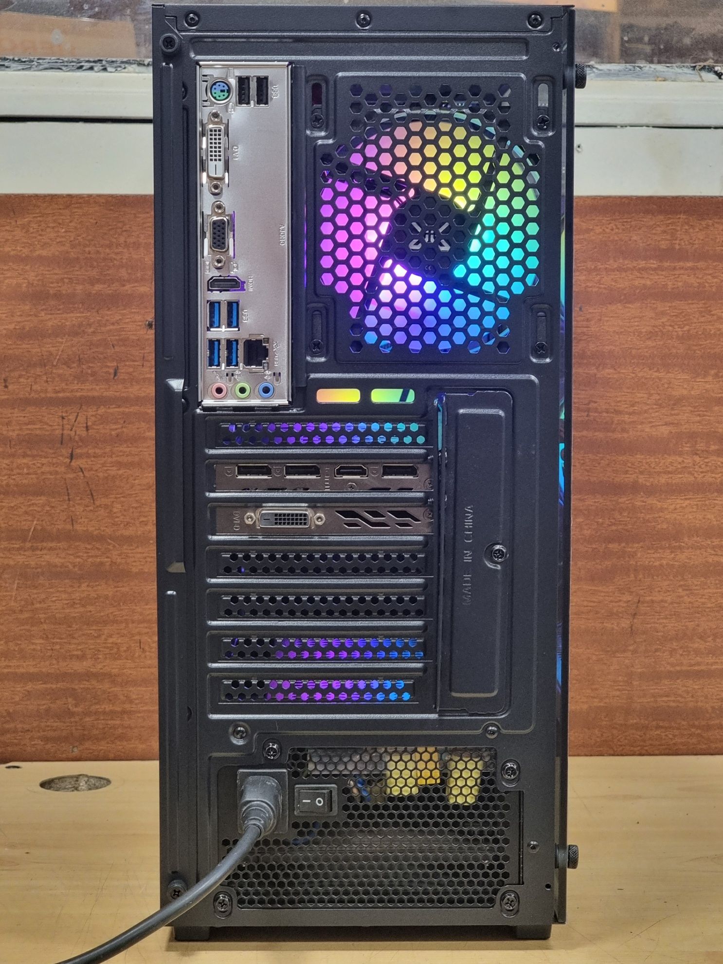 Геймърски компютър/Ryzen 7 2700x/16GB RAM/SSD-512GB/GTX 1080 8GB