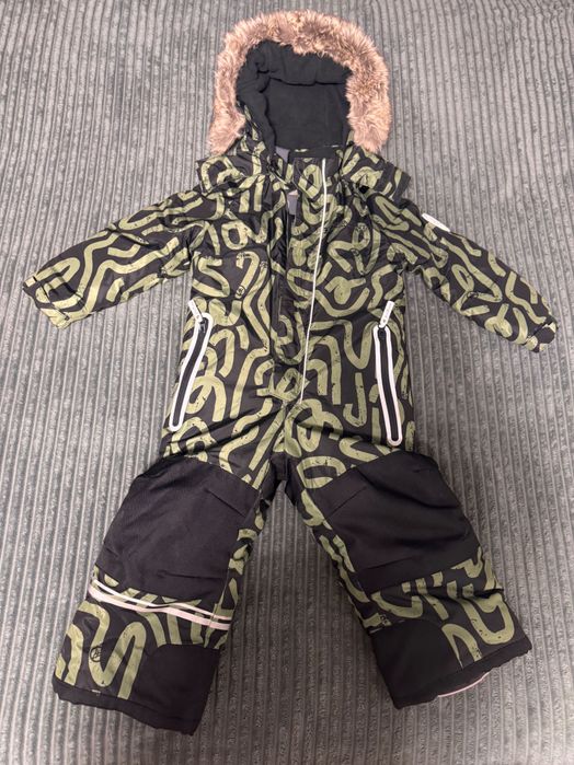 Продам зимний детский комбинезон и зимние сапоги