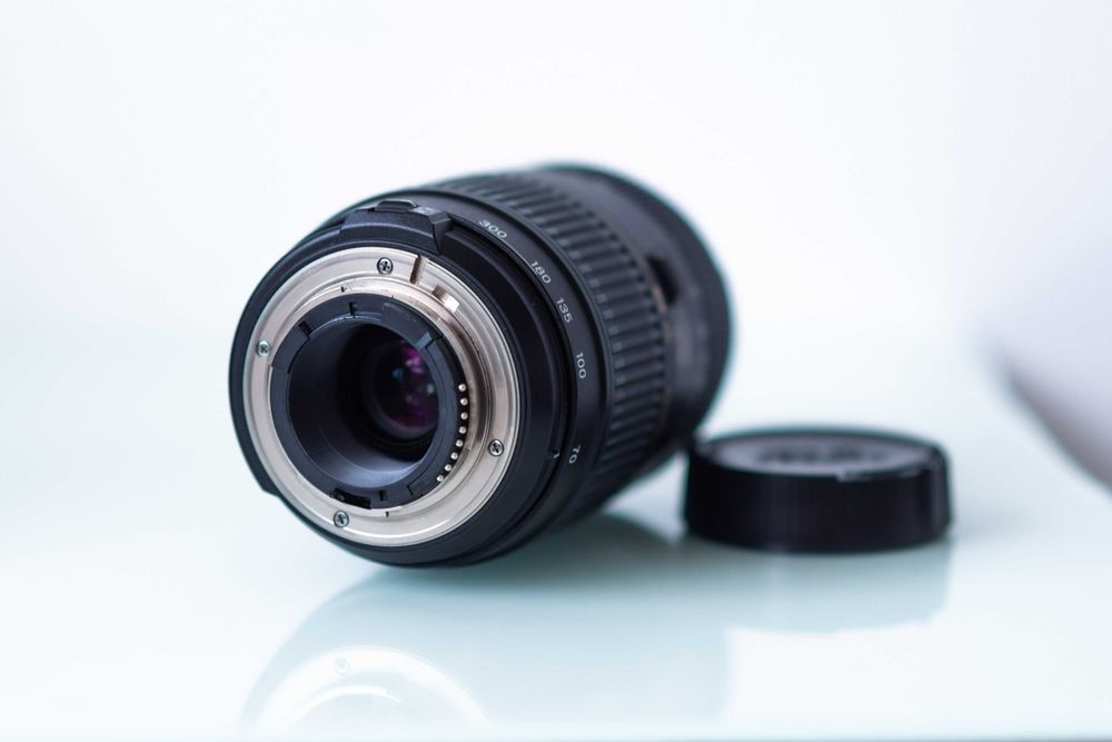 Teleobiectiv pentru Nikon TAMRON 70-300mm DI LD Af + Macro