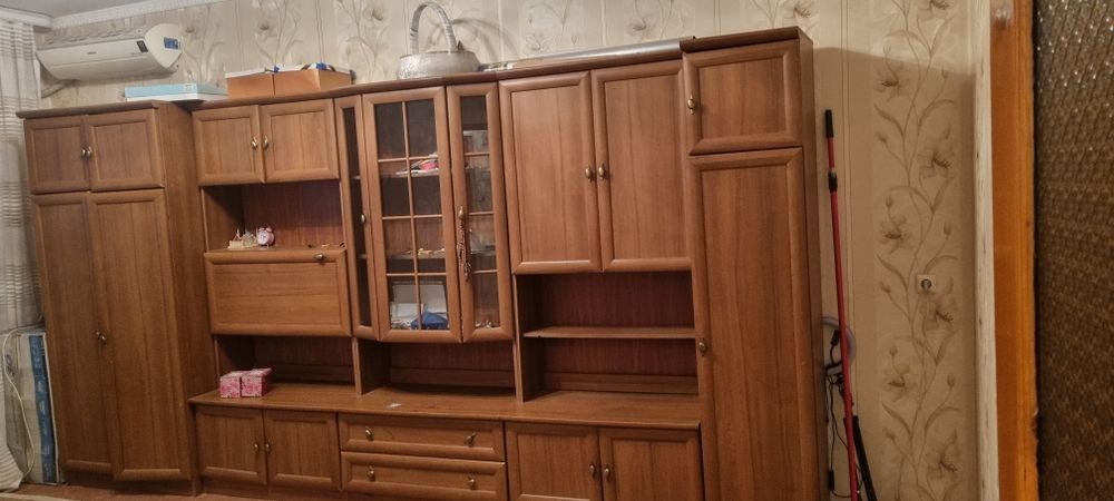 Сервант в хорошем состоянии.