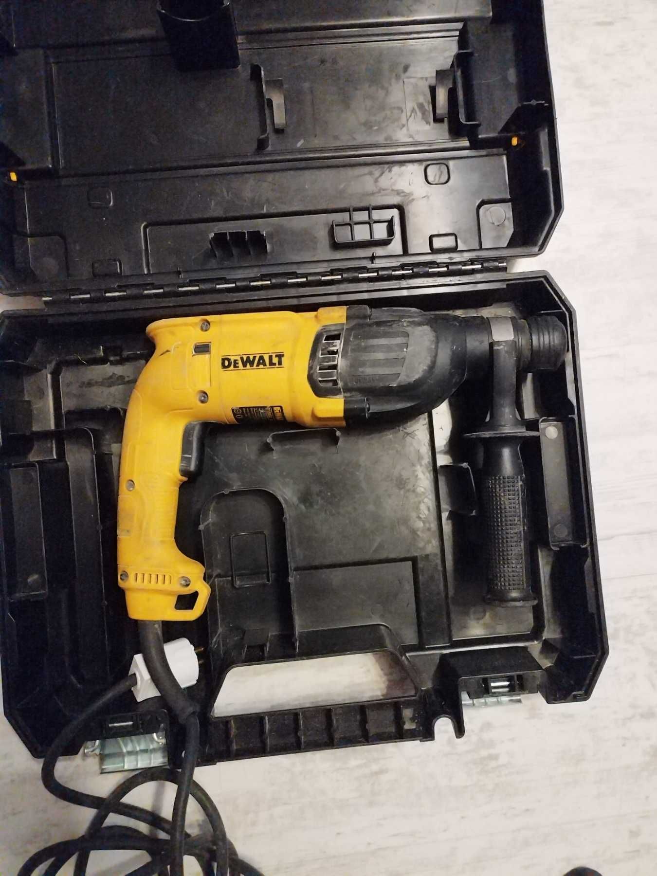 Перфоратор DeWalt D25033K