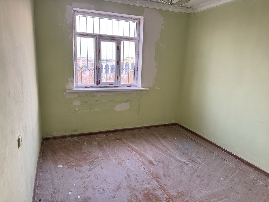 Фенкс устиндеги 5-этажда 3-ханалы квартира 350000млн сум догвр есть