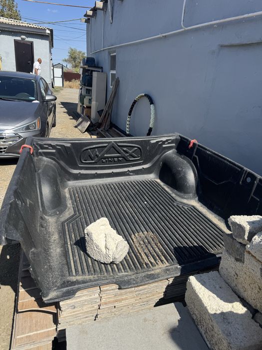 вкладыш для пикапа почти новый