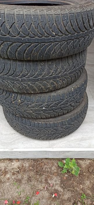 Cauciucuri de iarnă Dacia Logan , mărime 185/65r/15, utilizate o iarnă