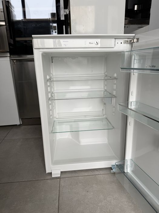 Малък хладилник Миеле за вграждане