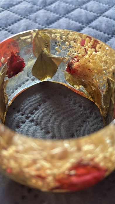 Ръчно изработена гривна с цветя